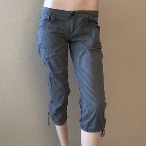 GUESS JEANS Women’s Olive Capris
